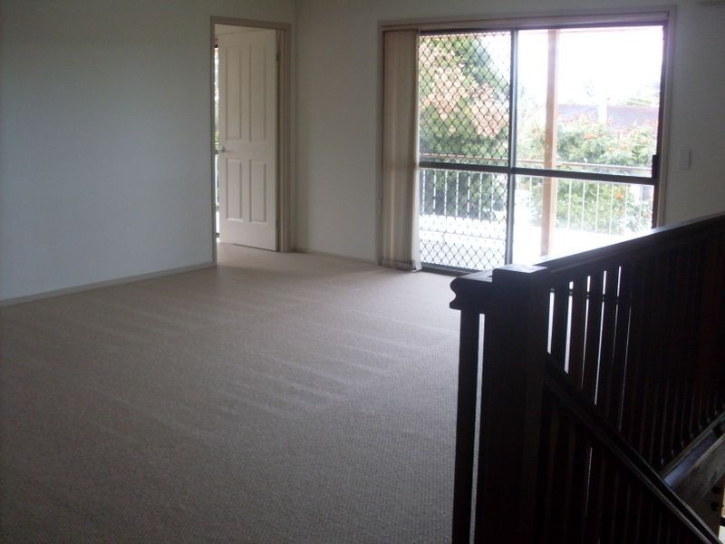 61 Dunkeith Avenue, Benowa QLD 4217