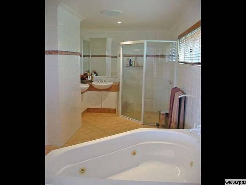 3 Chale Court, Sorrento QLD 4217