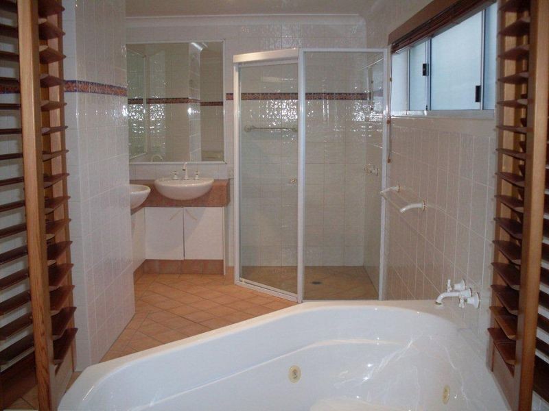 3 Chale Court, Sorrento QLD 4217