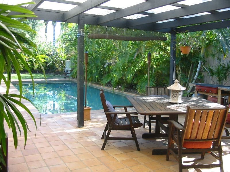 25 McIlwraith Avenue, Sorrento QLD 4217