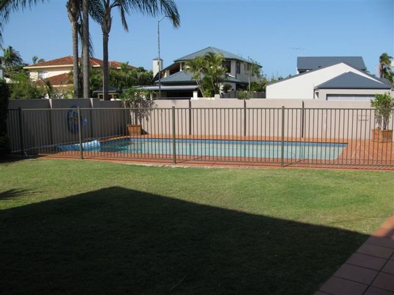 30 Blair Athol Crescent, Sorrento QLD 4217
