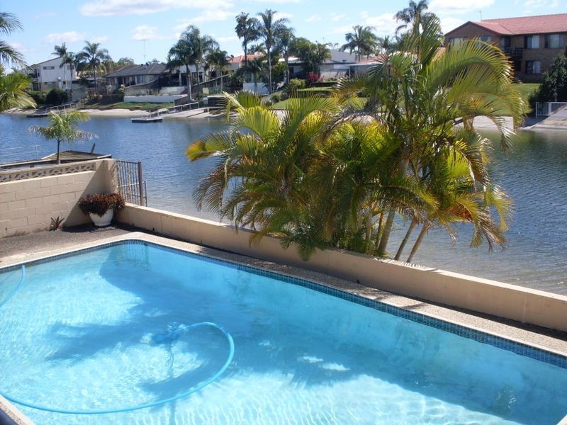2 Saywell Street, Sorrento QLD 4217