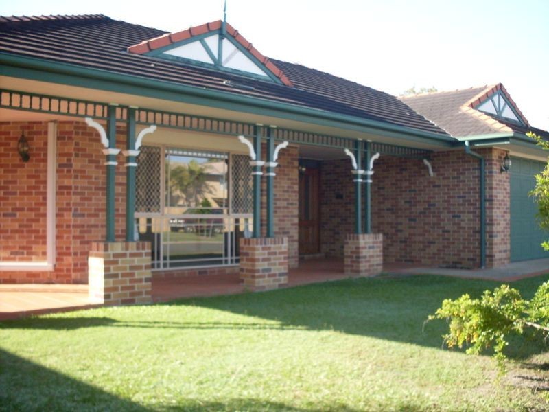 10 Tristan Court, Benowa QLD 4217