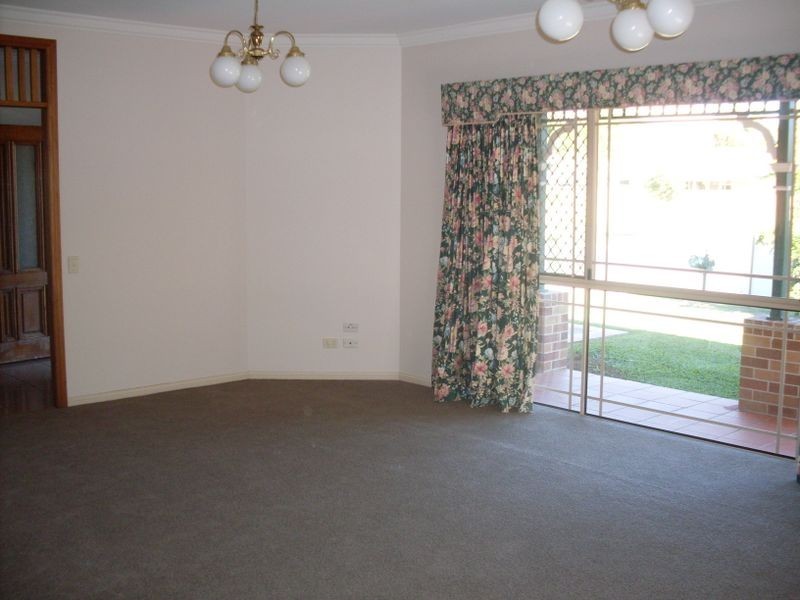 10 Tristan Court, Benowa QLD 4217