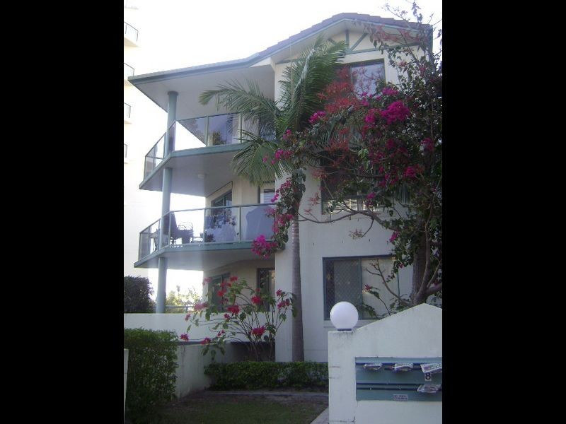 8 Tarcoola Crescent, Chevron Island QLD 4217