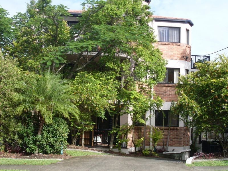 4 Waverley Street, Southport QLD 4215