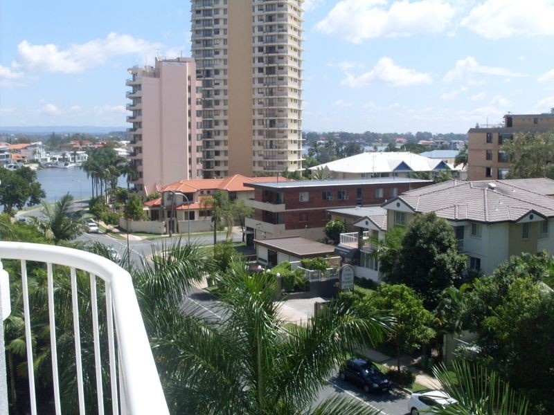 19 Riverview Parade, Surfers Paradise QLD 4217