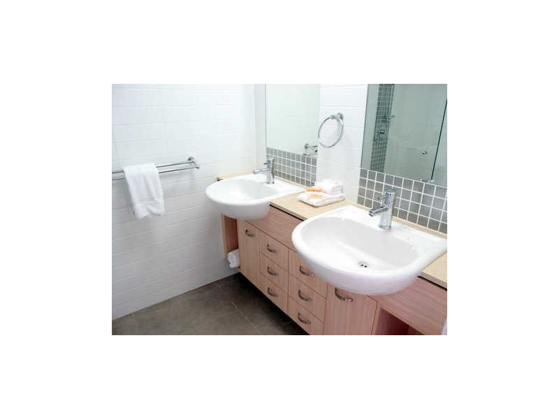 1006/2893 Gold Coast Highway & Fern Street, Surfers Paradise QLD 4217