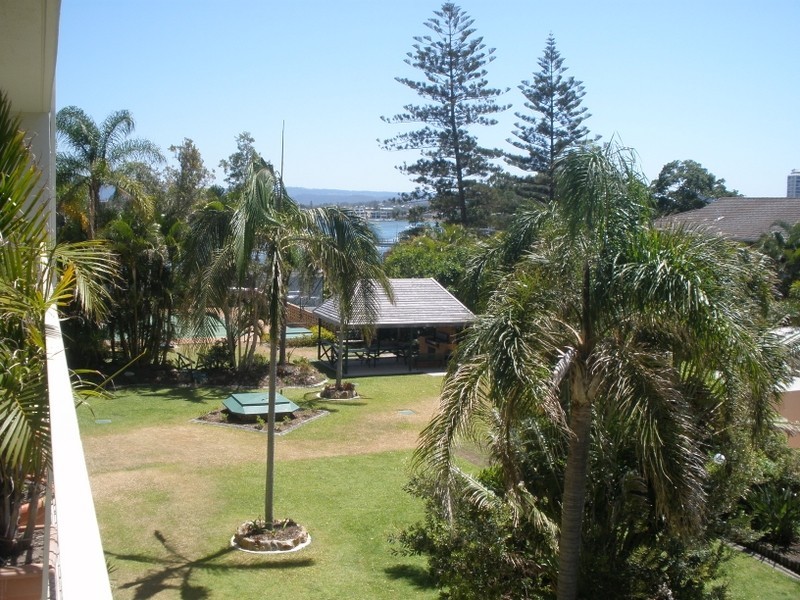 2B/33 Thornton Street, Surfers Paradise QLD 4217