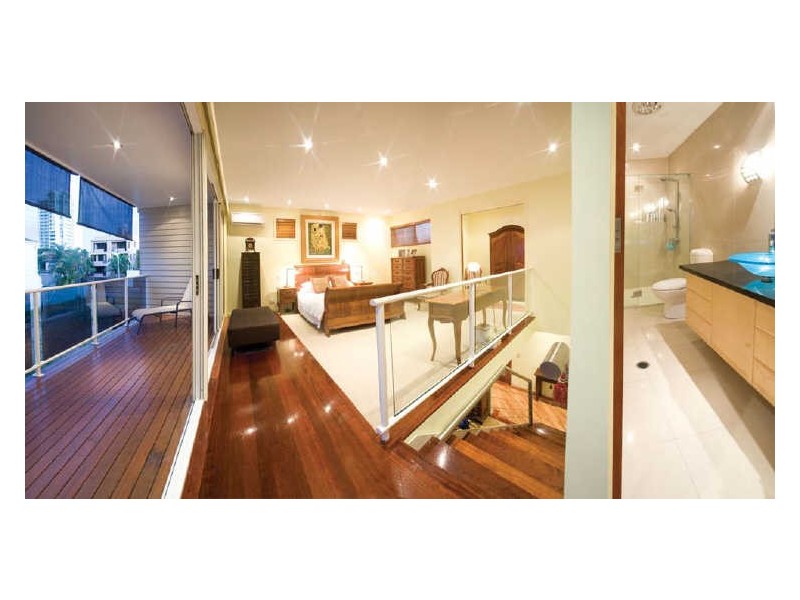 2/45 Cronin Avenue, Main Beach QLD 4217