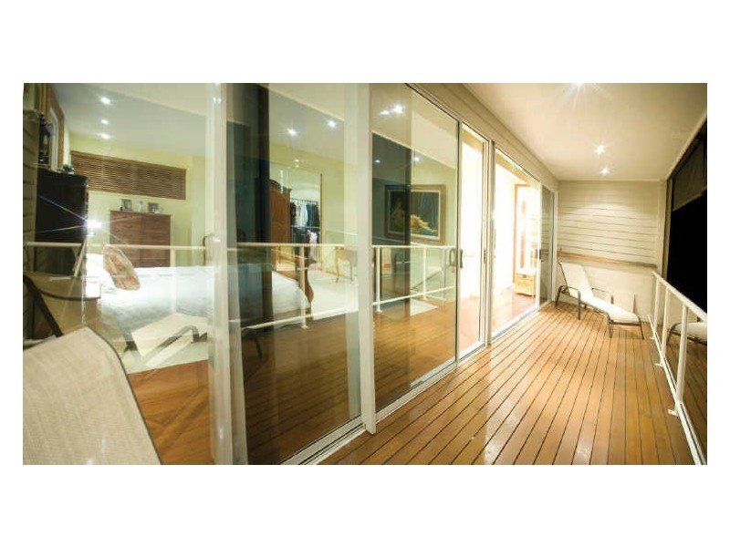 2/45 Cronin Avenue, Main Beach QLD 4217