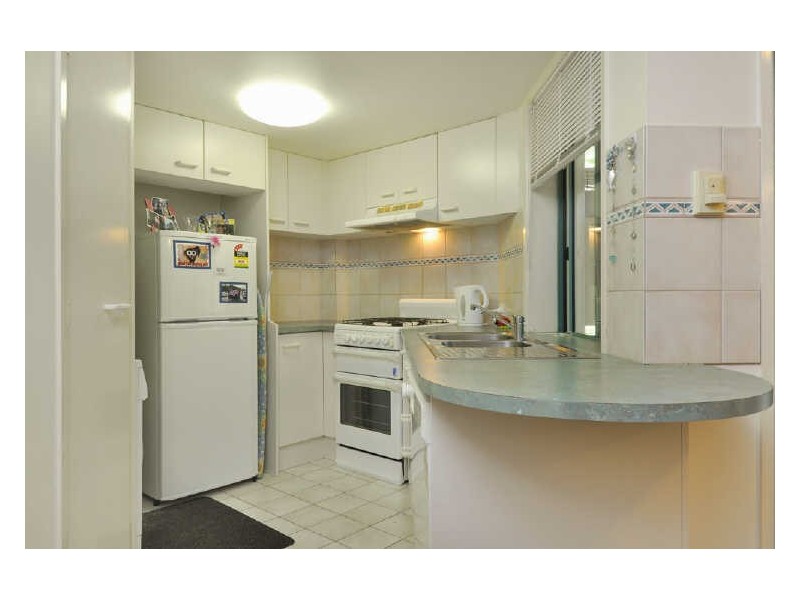 8/9 Stanhill Drive, Chevron Island QLD 4217