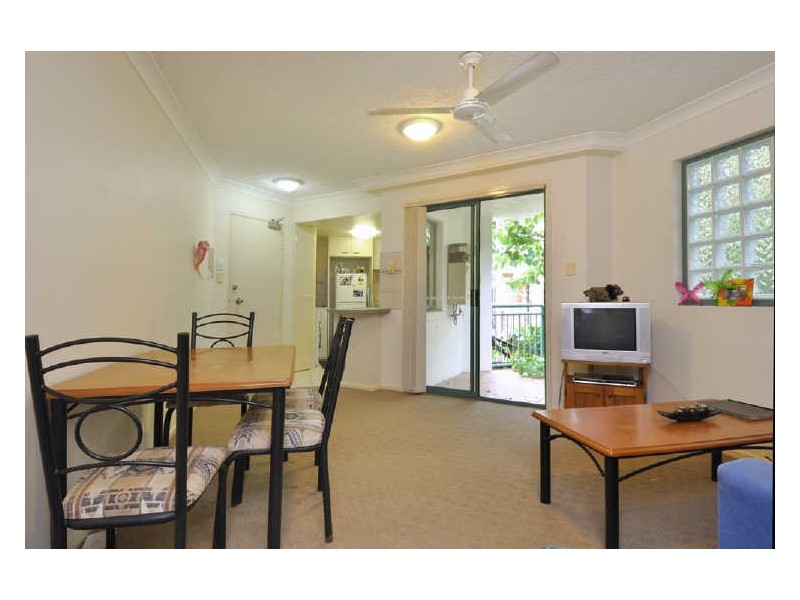 8/9 Stanhill Drive, Chevron Island QLD 4217