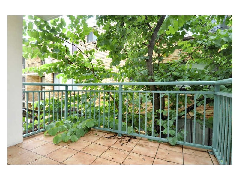 8/9 Stanhill Drive, Chevron Island QLD 4217