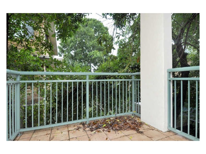 8/9 Stanhill Drive, Chevron Island QLD 4217