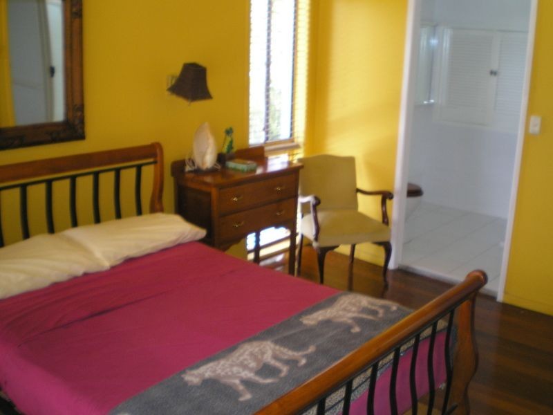 4 Jilpangi Crescent, Ashmore QLD 4214