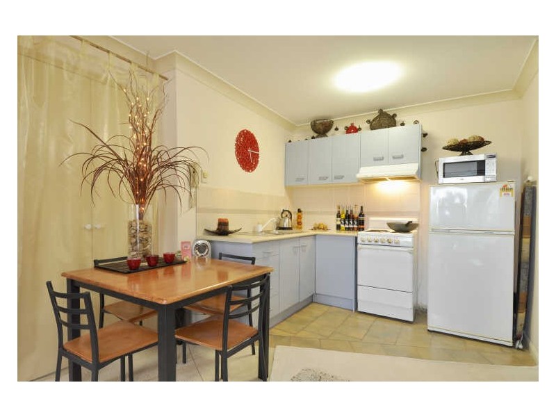 18/7 Illawong Street, Chevron Island QLD 4217