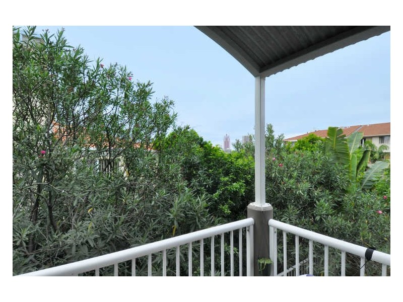 18/7 Illawong Street, Chevron Island QLD 4217