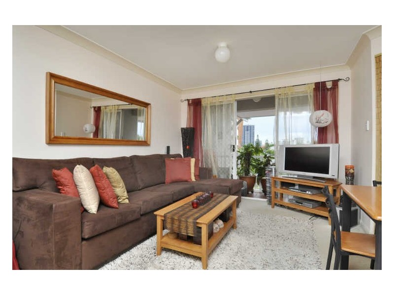 18/7 Illawong Street, Chevron Island QLD 4217