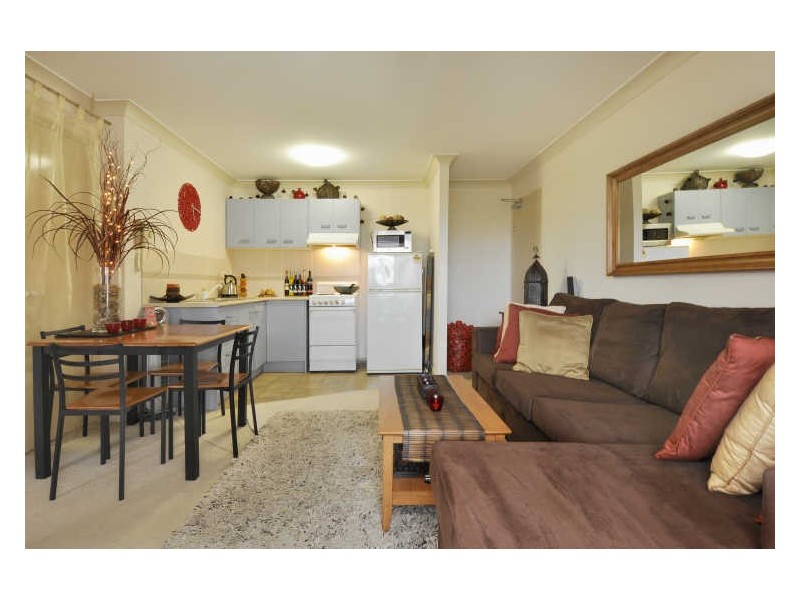 18/7 Illawong Street, Chevron Island QLD 4217