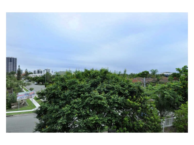 18/7 Illawong Street, Chevron Island QLD 4217