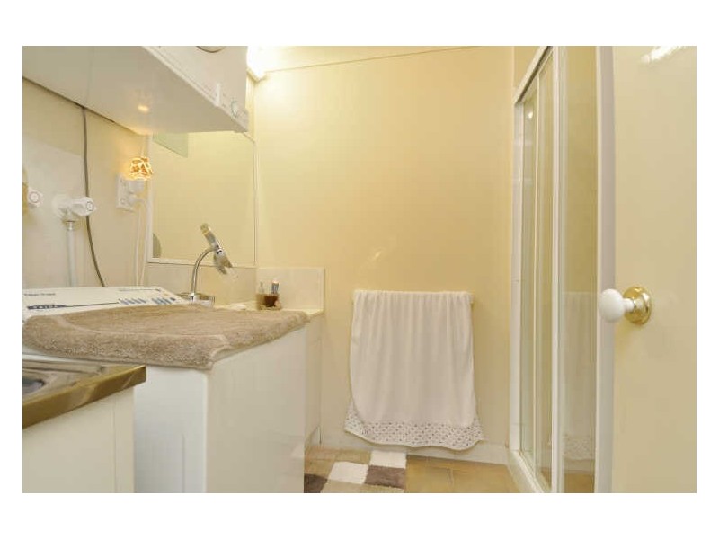 18/7 Illawong Street, Chevron Island QLD 4217