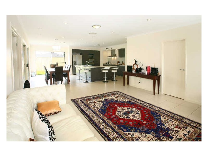 27 Stringybark Drive, Molendinar QLD 4214