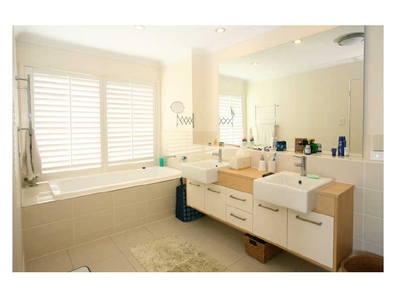 27 Stringybark Drive, Molendinar QLD 4214