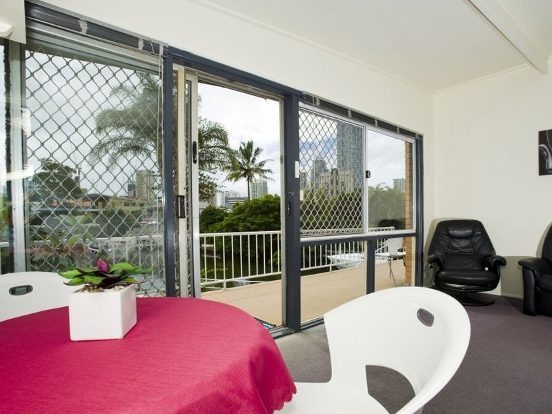 6/5 Holborow Close, Surfers Paradise QLD 4217