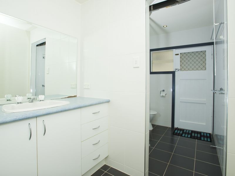 6/5 Holborow Close, Surfers Paradise QLD 4217