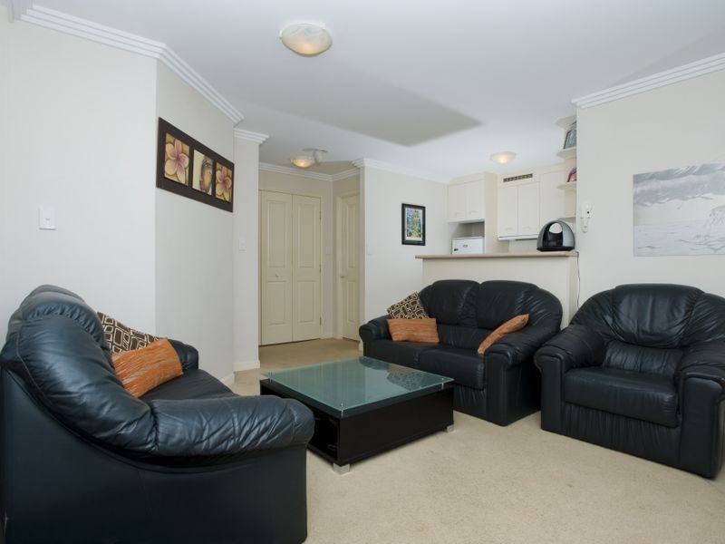 96 Stanhill Drive, Chevron Island QLD 4217