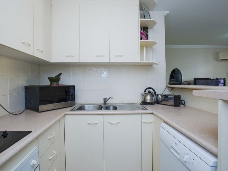 96 Stanhill Drive, Chevron Island QLD 4217