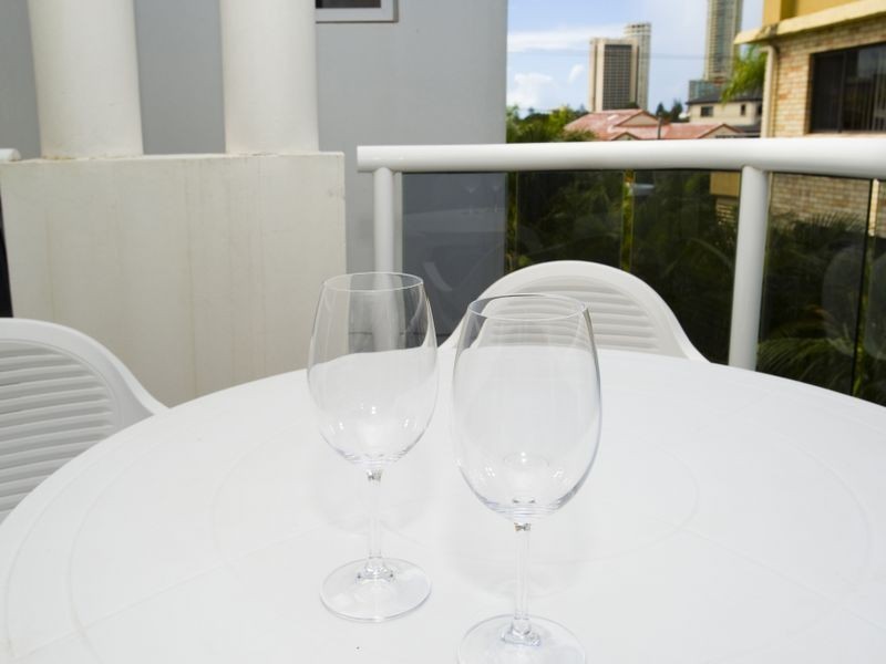 96 Stanhill Drive, Chevron Island QLD 4217