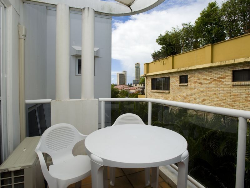 96 Stanhill Drive, Chevron Island QLD 4217