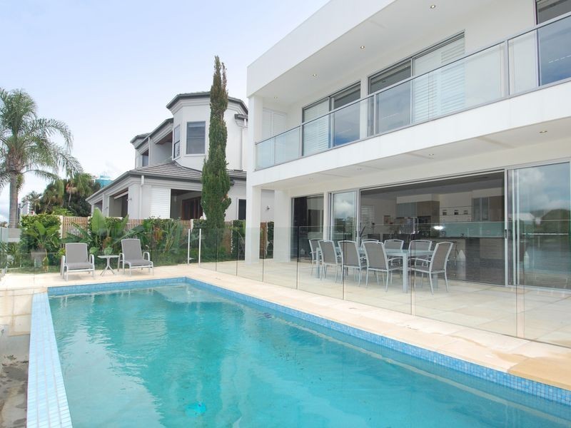 219 Stanhill Drive, Chevron Island QLD 4217