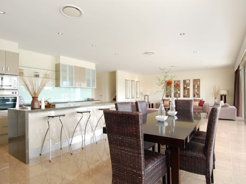 219 Stanhill Drive, Chevron Island QLD 4217