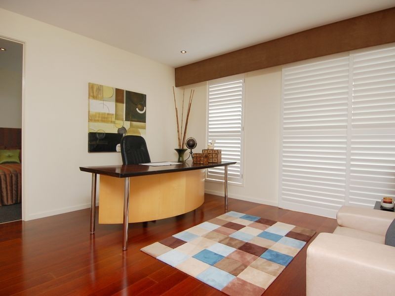 219 Stanhill Drive, Chevron Island QLD 4217