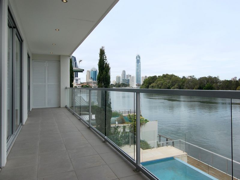 219 Stanhill Drive, Chevron Island QLD 4217