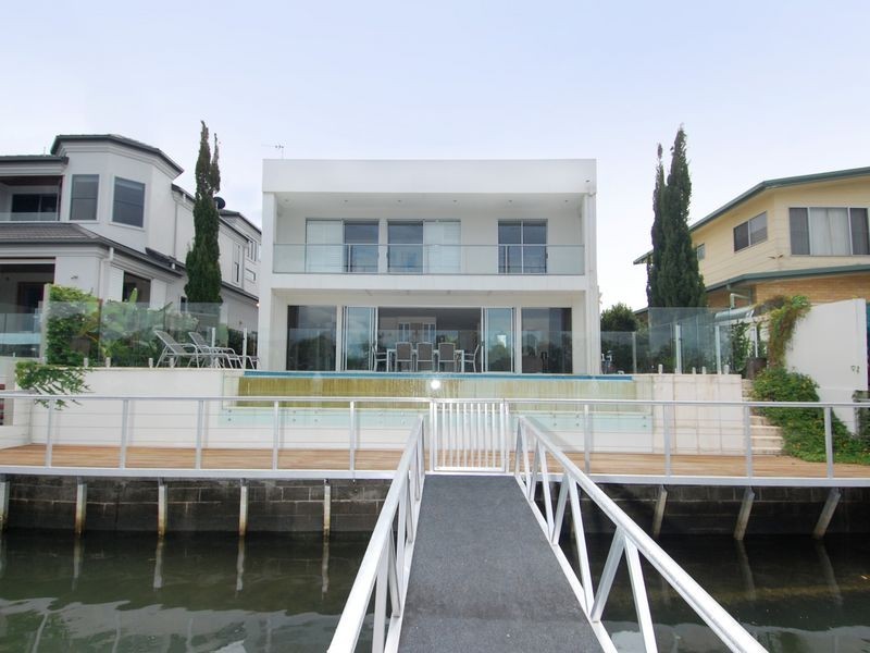 219 Stanhill Drive, Chevron Island QLD 4217