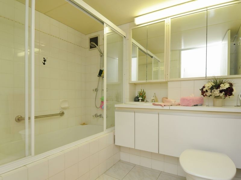 32 Riverview Pde, Surfers Paradise QLD 4217