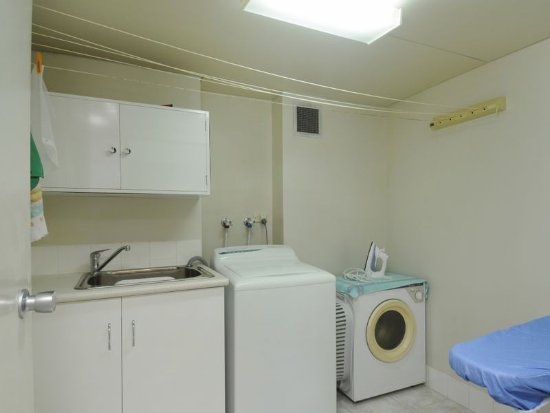 32 Riverview Pde, Surfers Paradise QLD 4217