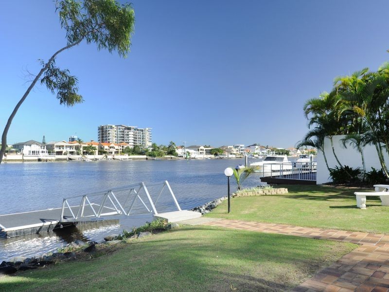 32 Riverview Pde, Surfers Paradise QLD 4217