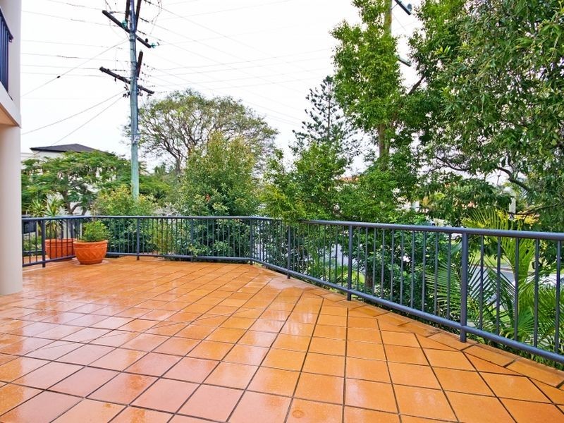 3/3 Sunset Boulevard, Surfers Paradise QLD 4217