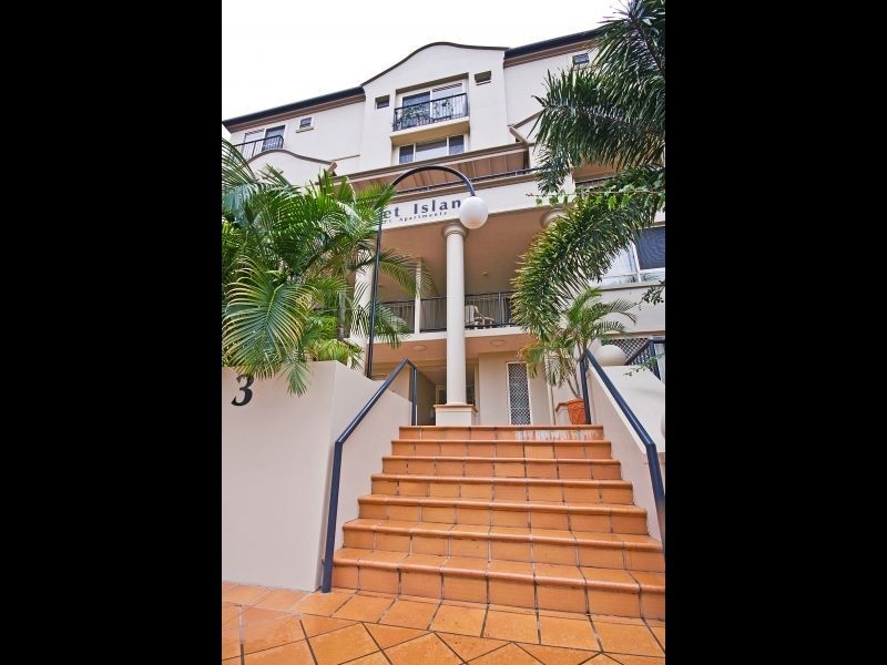3/3 Sunset Boulevard, Surfers Paradise QLD 4217