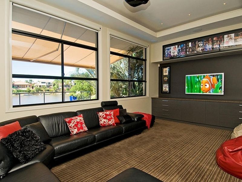 68 Edinburgh Rd, Benowa Waters QLD 4217