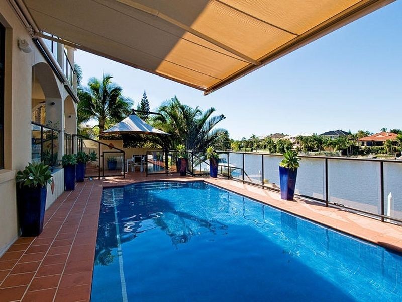 68 Edinburgh Rd, Benowa Waters QLD 4217