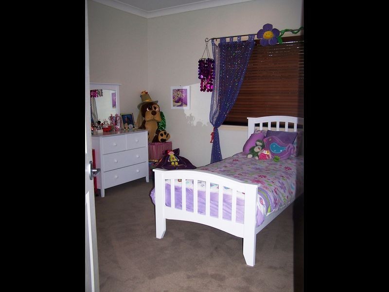 68 Edinburgh Rd, Benowa Waters QLD 4217