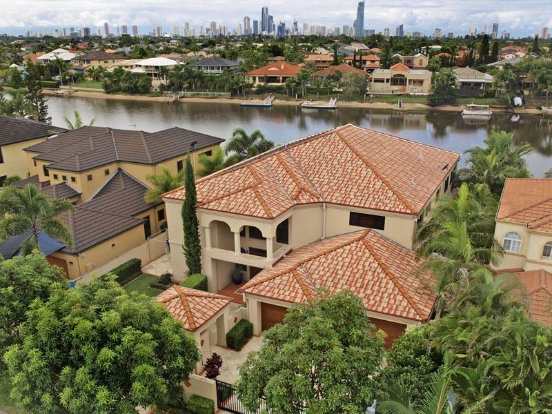 68 Edinburgh Rd, Benowa Waters QLD 4217