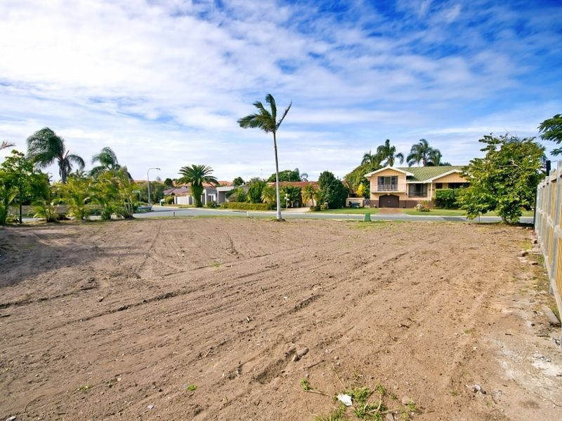82 Sovereign Drive, Mermaid Waters QLD 4218