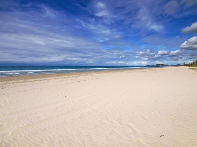 82 Sovereign Drive, Mermaid Waters QLD 4218